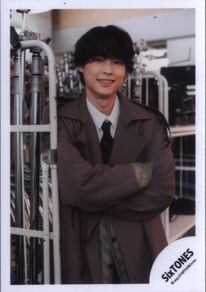 SixTONES 松村北斗 公式写真25 ABAREROオフショットコンプリート SixTONES 松村北斗 公式写真 オフショット - メルカリ