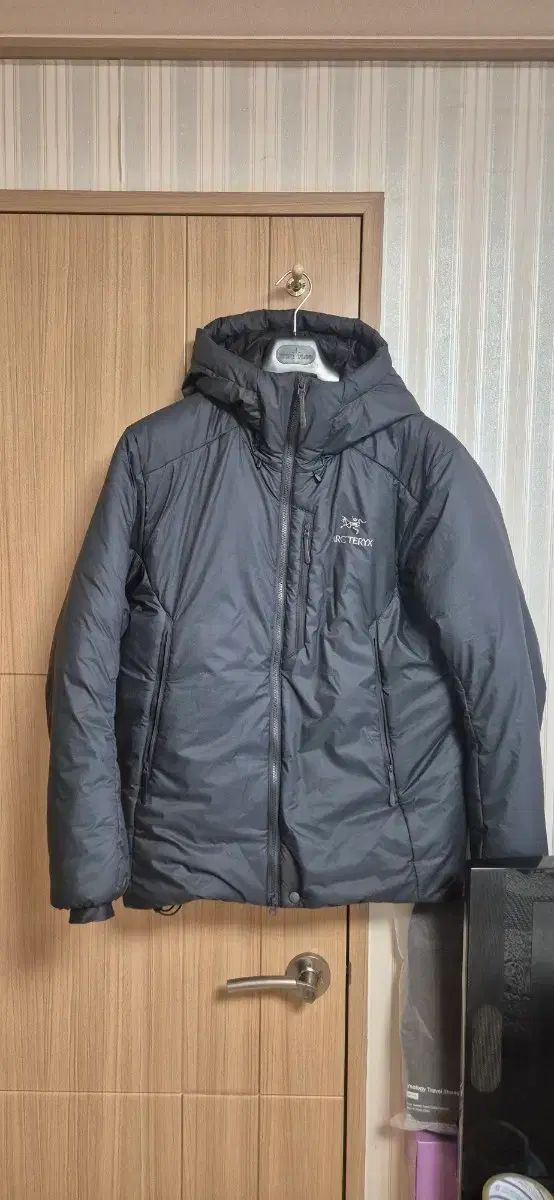 M アークテリクス ヌクライス V パーカ グラファイト