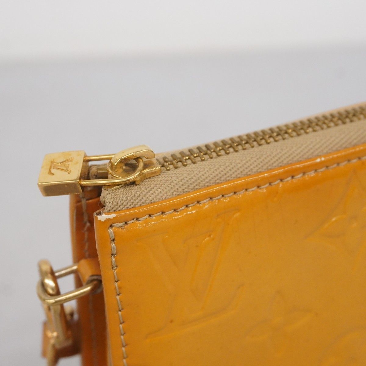 5pb2213】ルイヴィトン ポーチ ヴェルニ レキシントン M91010 ベージュ