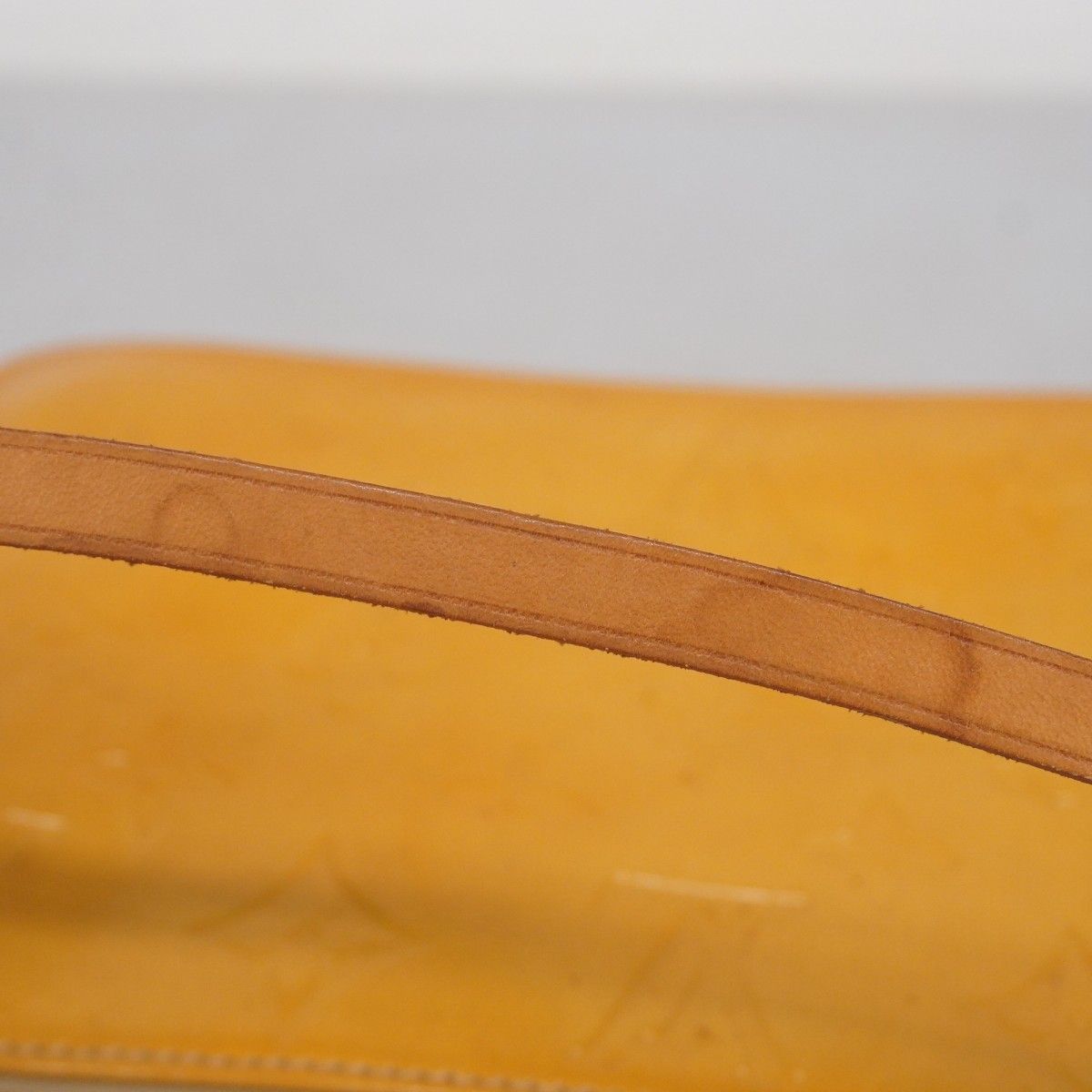 5pb2213】ルイヴィトン ポーチ ヴェルニ レキシントン M91010 ベージュ