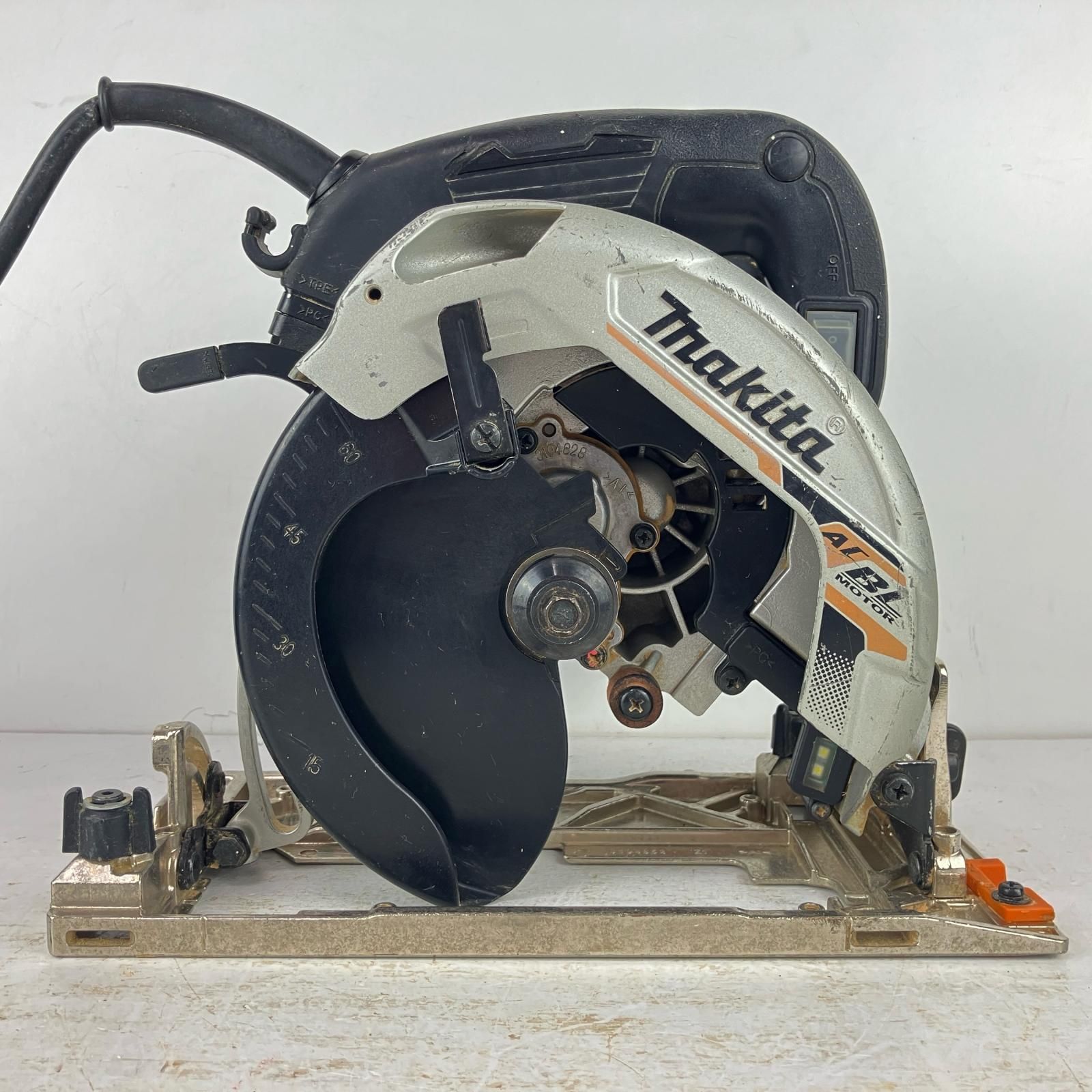 ЗЗMAKITA マキタ 165 mm 100 v 丸のこ 本体のみ HS 6303 ブラック