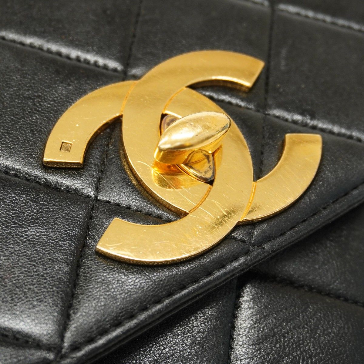 【5pb2341-h】シャネル ショルダーバッグ チェーンショルダー デカココ ラムスキン ブラック ゴールド金具【中古】レディース 5pb2341-h】シャネル ショルダーバッグ デカココ ラムスキン ブラック