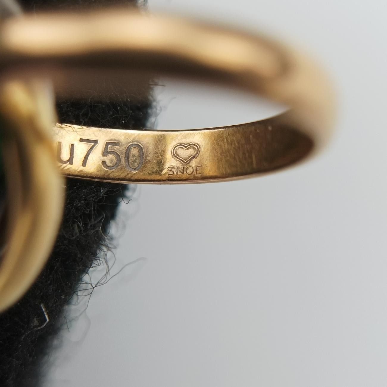 ホワイトゴールド