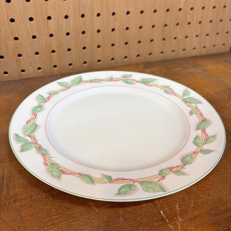 BERNARDAUD 『Feuillantine』　持ち手付き　大皿 BERNARDAUD 『Feuillantine』 持ち手付き 大皿 - メルカリ