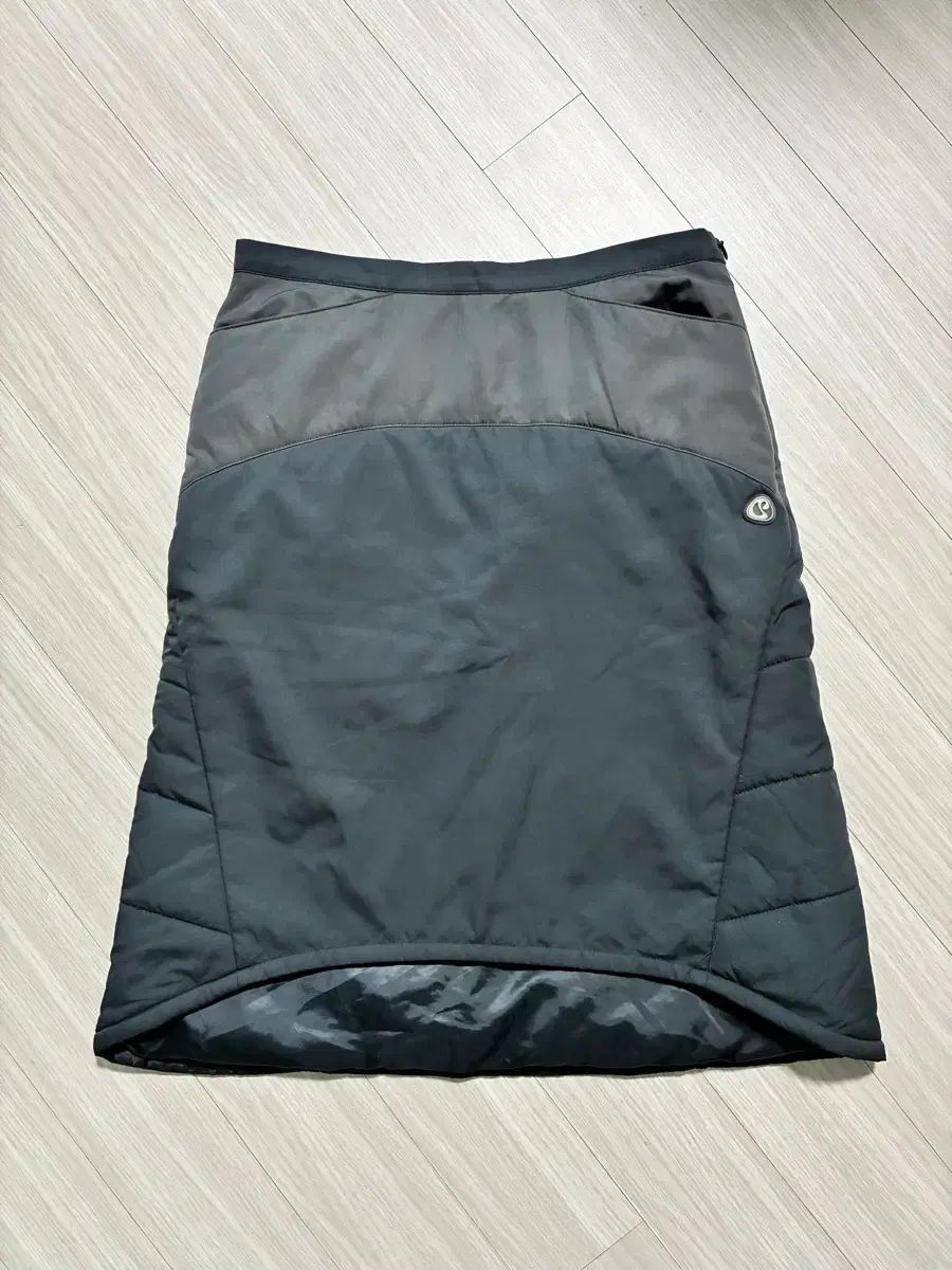 SUU イッセイミヤケ ダウン スカート