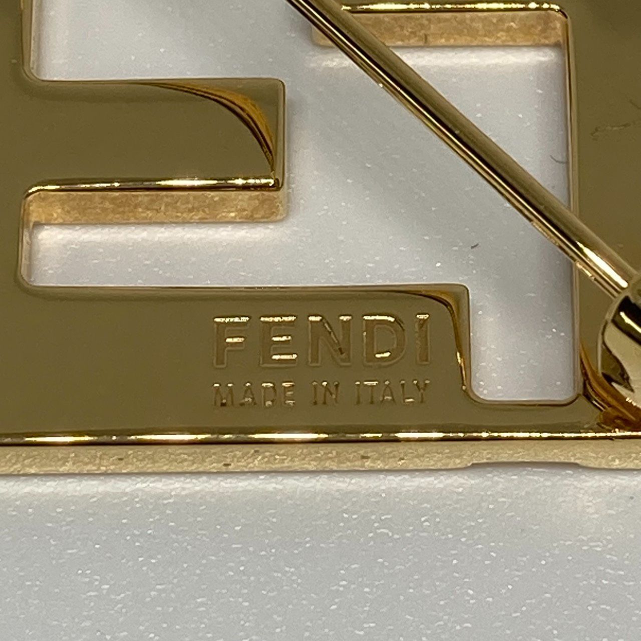 Fendi】フェンディ ブローチ フォーエバー - メルカリ