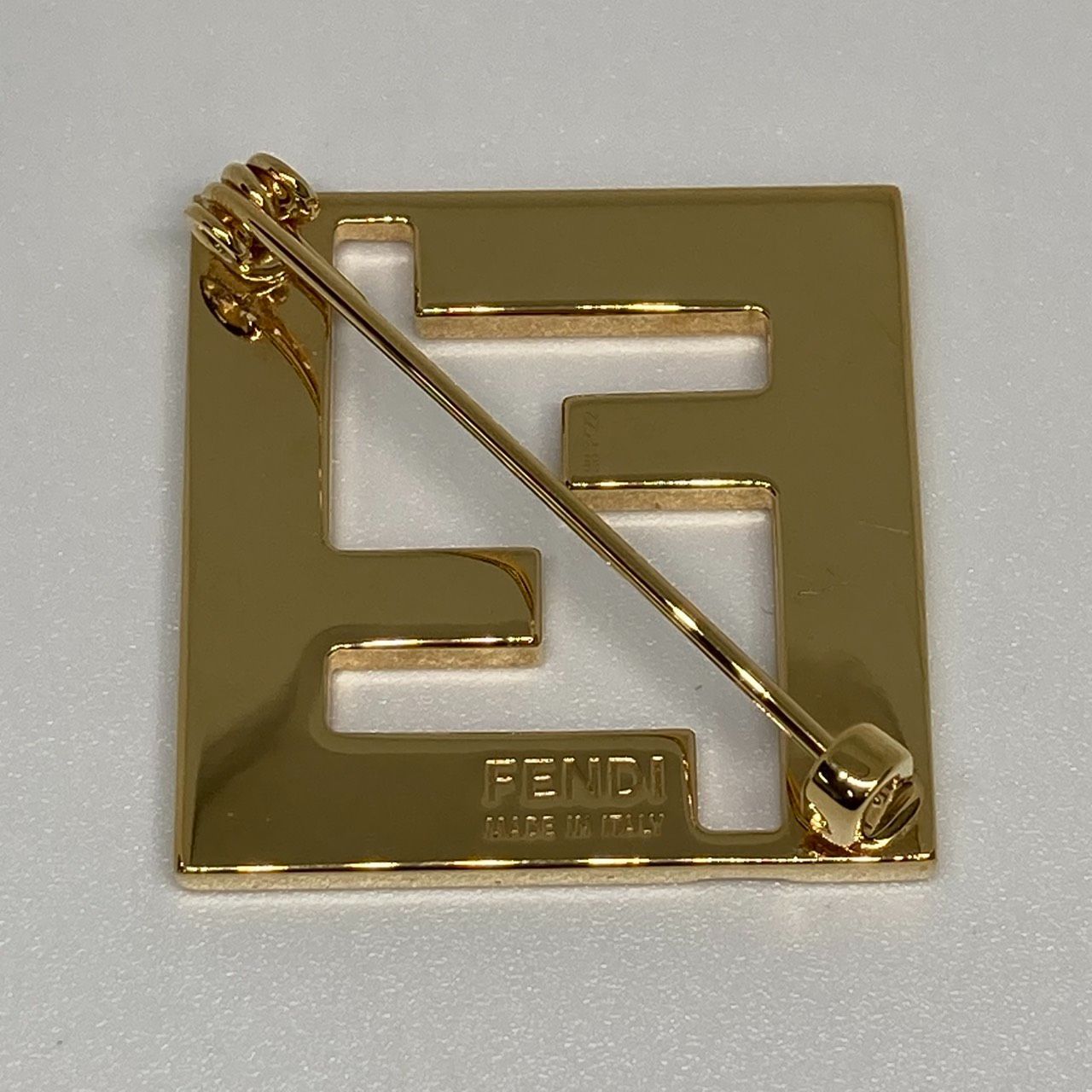 Fendi】フェンディ ブローチ フォーエバー - メルカリ