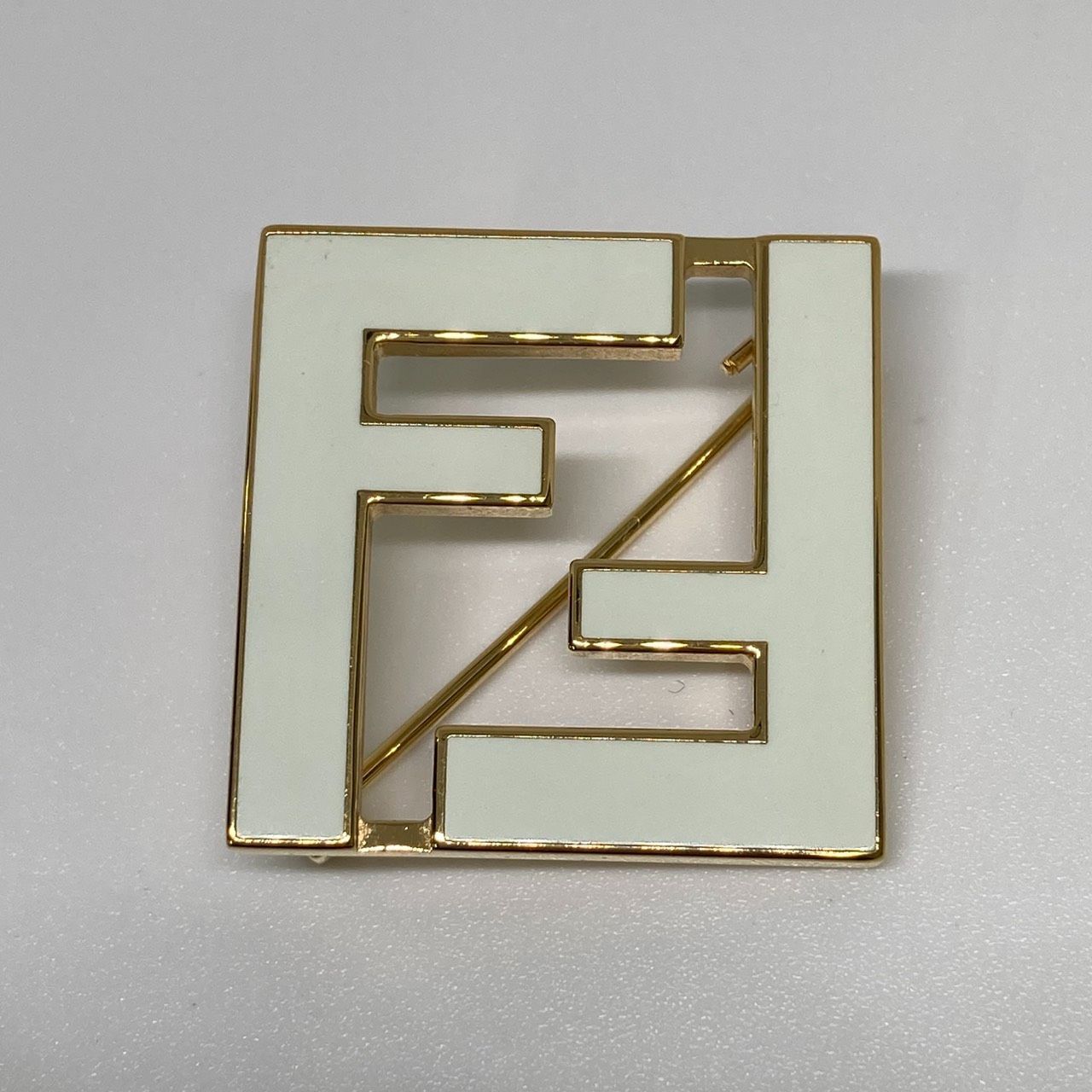 Fendi】フェンディ ブローチ フォーエバー - メルカリ