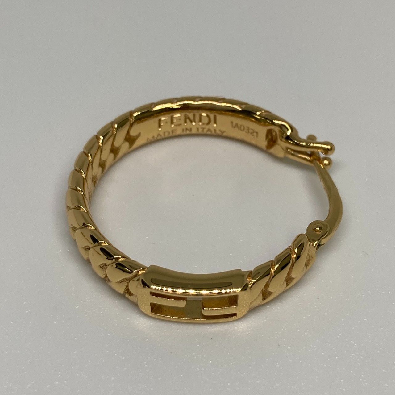 ^*^様 メルカリ最安値　FENDI ピアス　バゲットピアス 様 メルカリ最安値 FENDI ピアス バゲットピアス 2025年最新