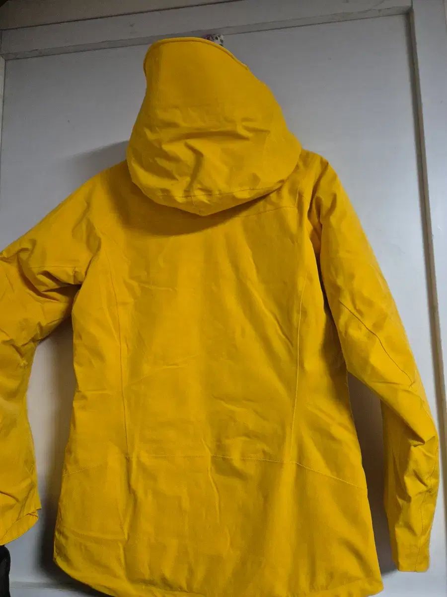 マウンテンハードウェア 옐로우 ウィンドブレーカー ダウンジャケット