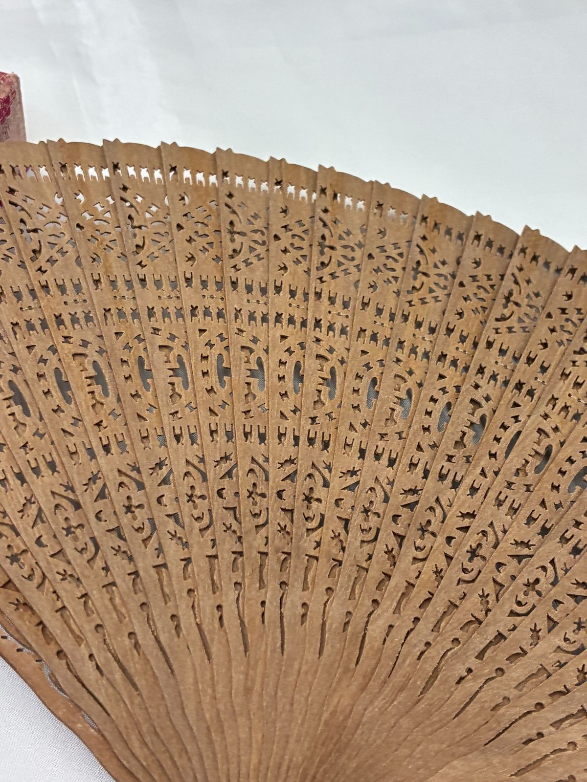 N【中古品】扇子 白檀扇子 和装小物 茶道 お茶会 お茶席 歌舞伎 透かし