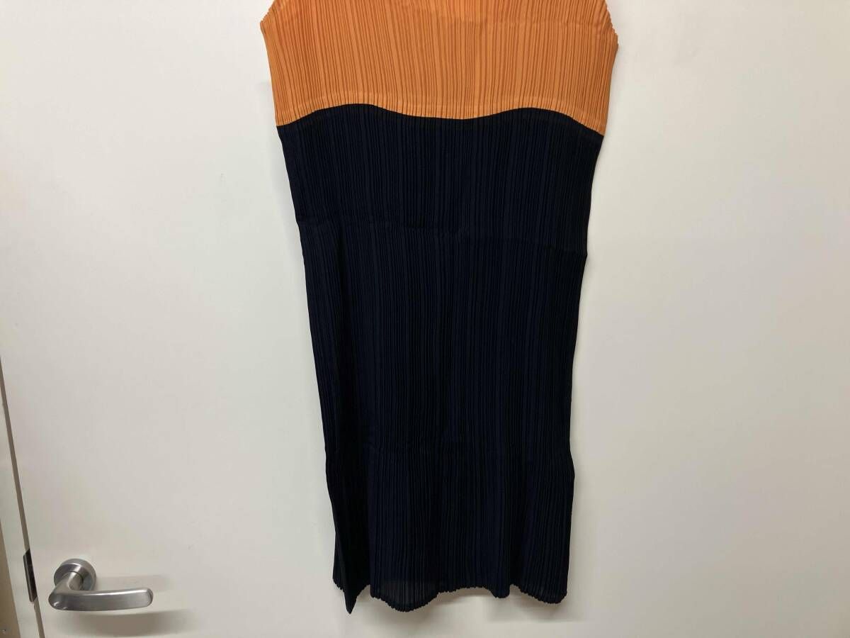 ISSEY MIYAKE バイ ノースリーブプリーツカットソー