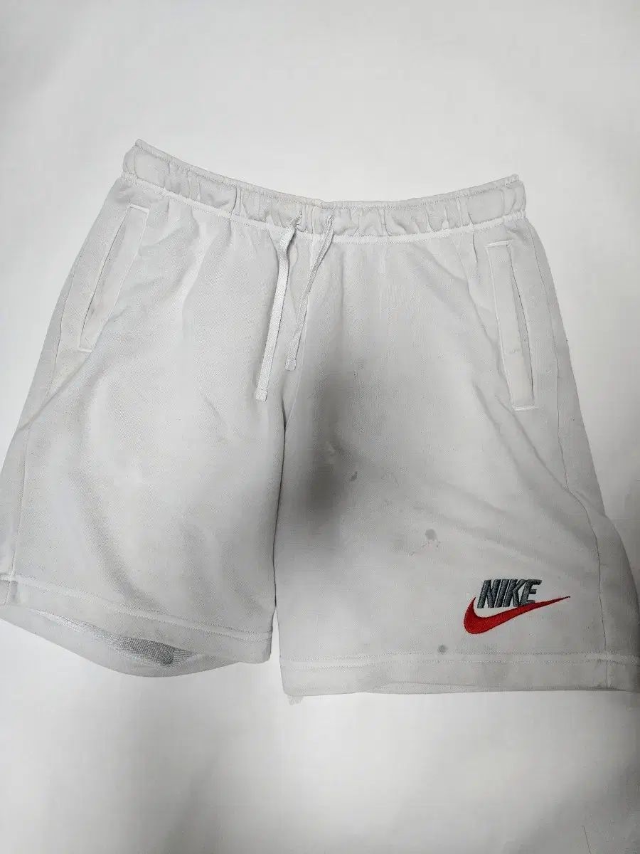 ナイキ ハーフパンツ 白 (XL)