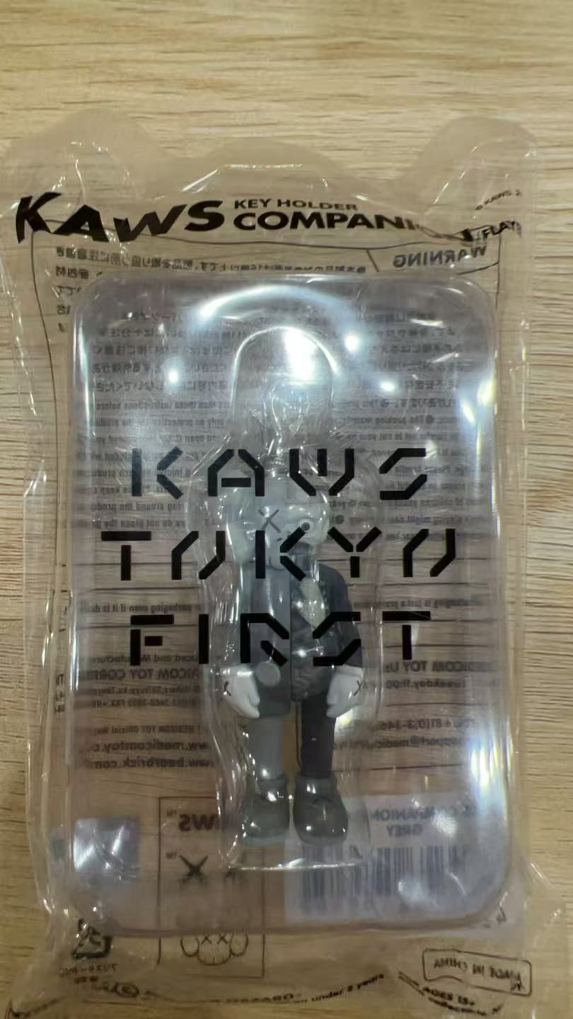 新品未開封】KAWS TOKYO FIRST COMPANION（FLAYED）GREY キーホルダー