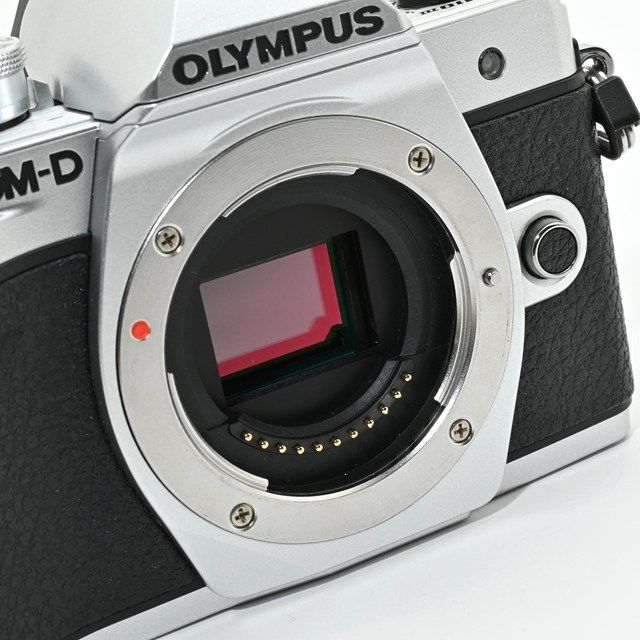 美品＞ OLYMPUS OM-D E-M10 MarkIII EZ ダブルズームキット シルバー