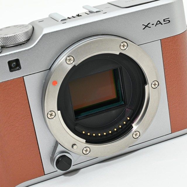 難有品・ジャンク品＞ FUJIFILM ミラーレス一眼 X-A5 ブラウン｜通電