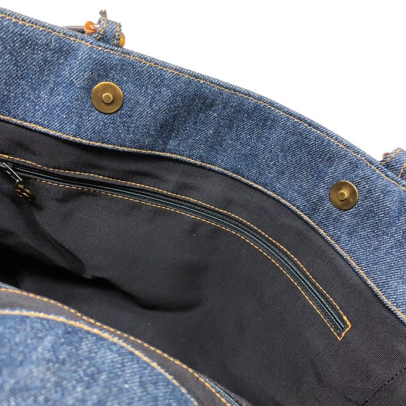 ブルー プラスチック