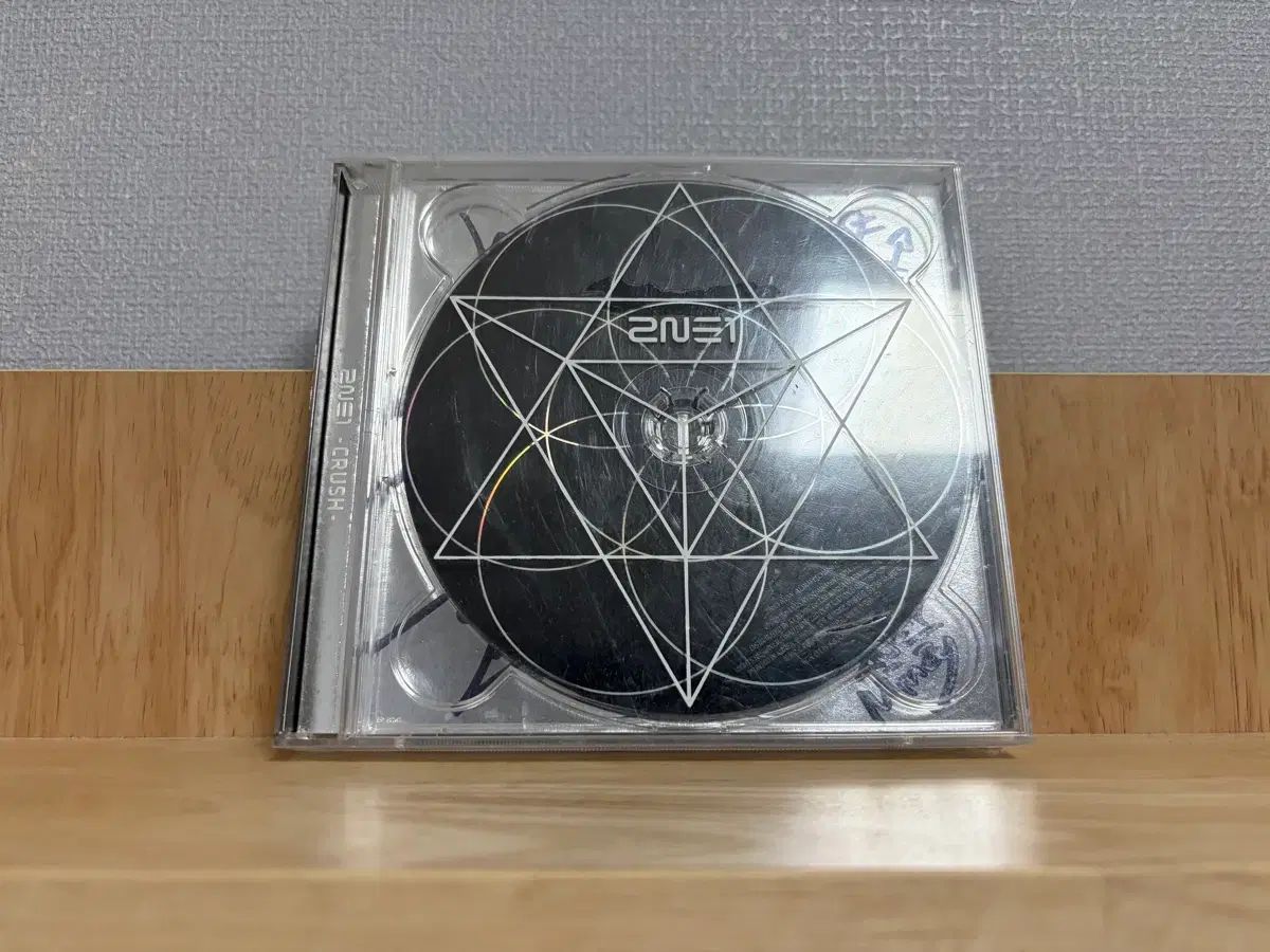 2NE1 CRUSH / サイン入り 非売品 サイン盤 IN - メルカリ
