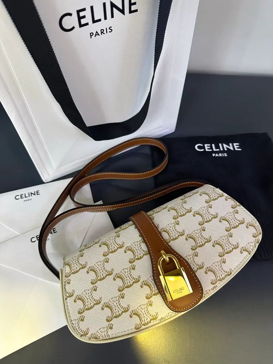 Celine セリーヌ タブ ストラップ クラッチバッグ 白タン