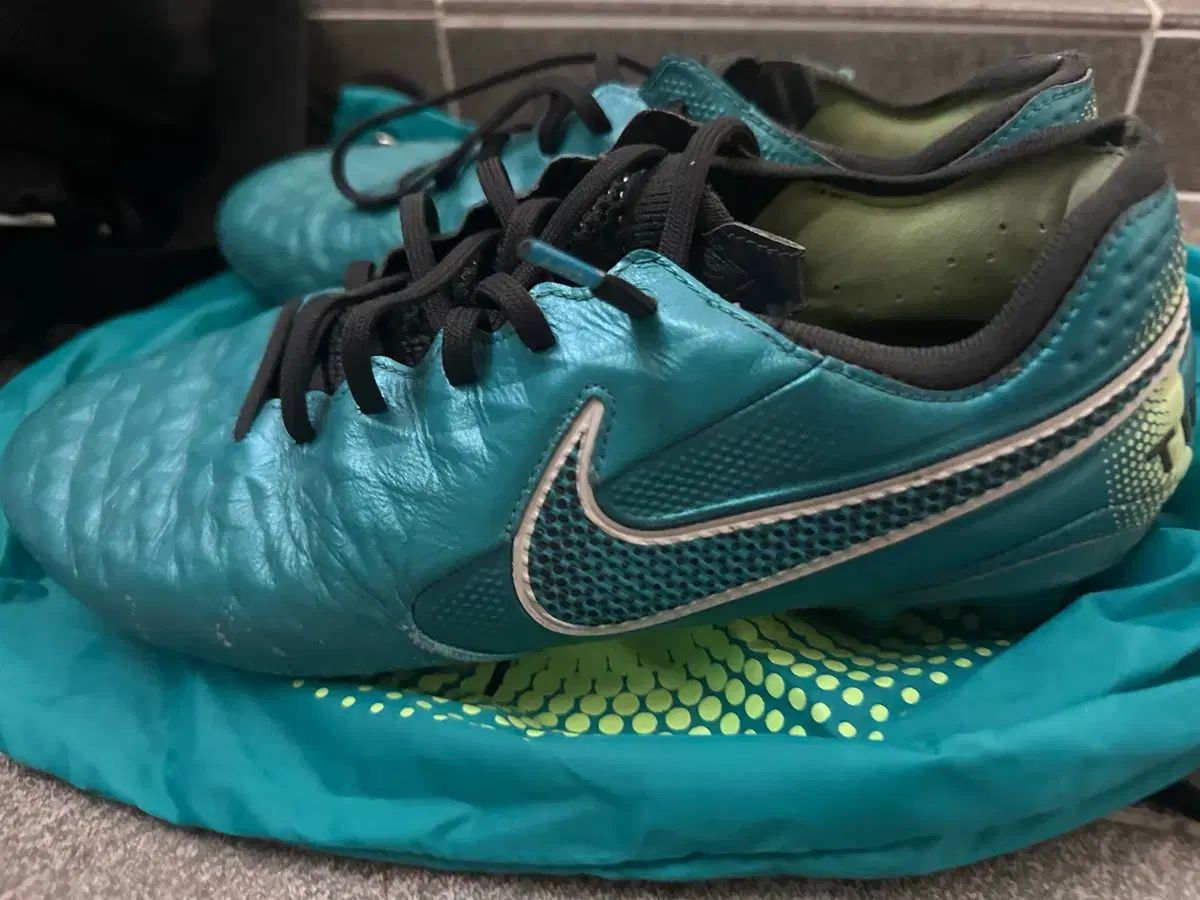 ナイキ ティエンポ レジェンド 8 エリート