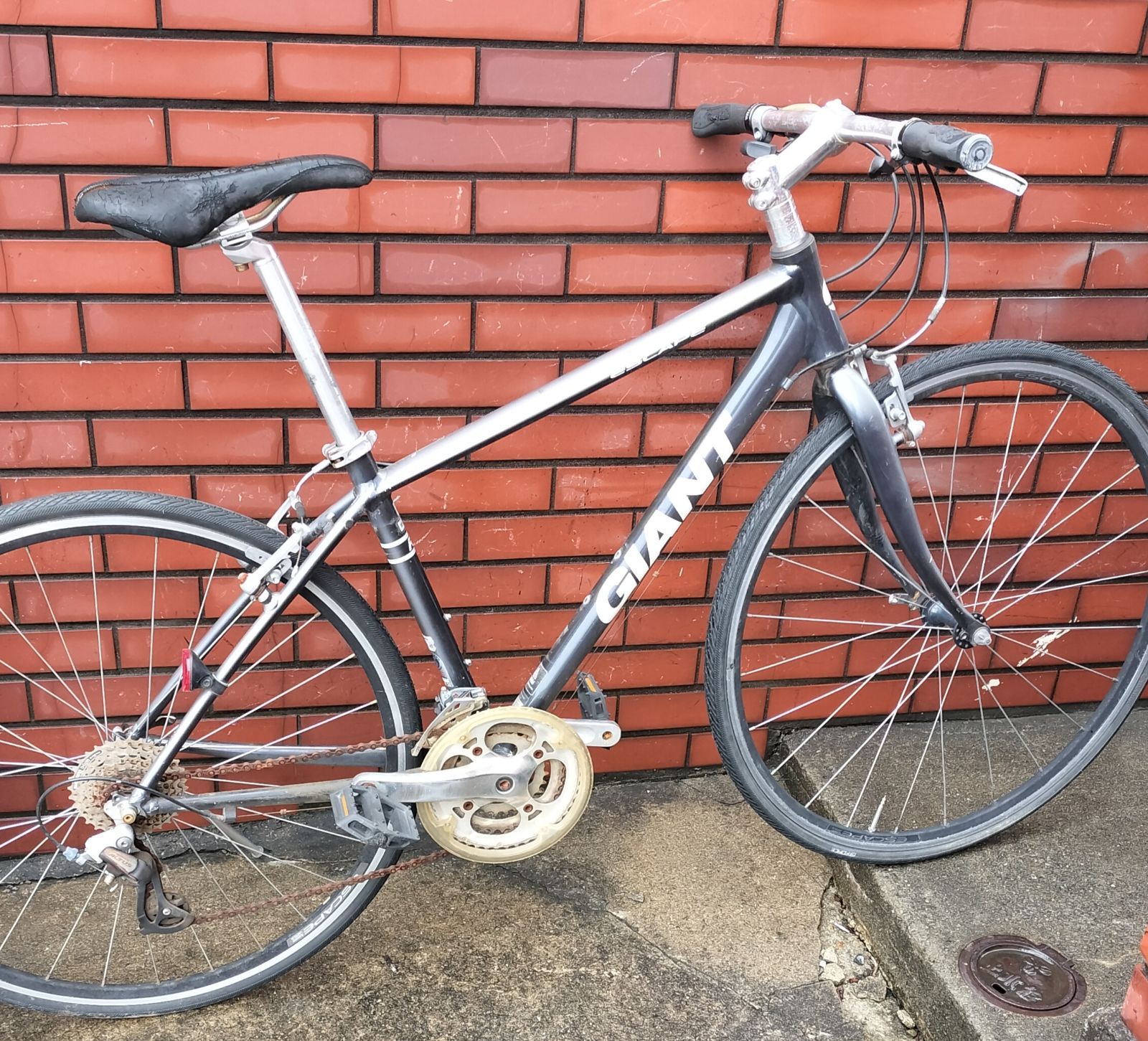 埼玉県草加市 直接引渡し 品 クロスバイクGIANT エスケープ R 3 ジャイアント アルミフレーム クロスバイク