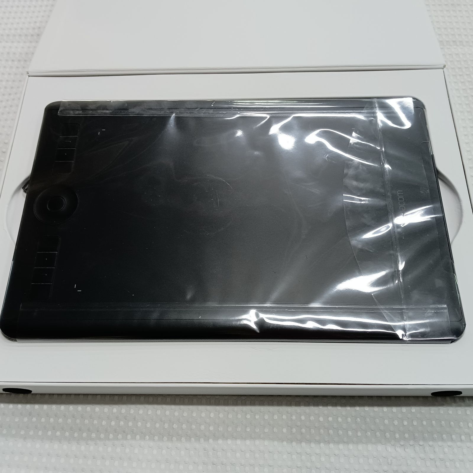 WACOM Intuos Pro 品番 PTH 660 KO ペンタブレット