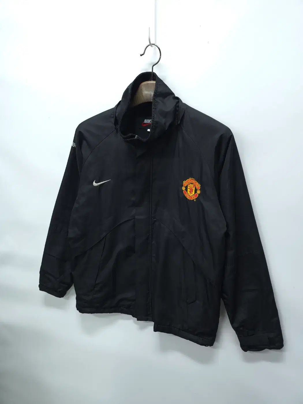 ナイキ オールドスクール マンチェスター・ユナイテッドFC ウィンド
