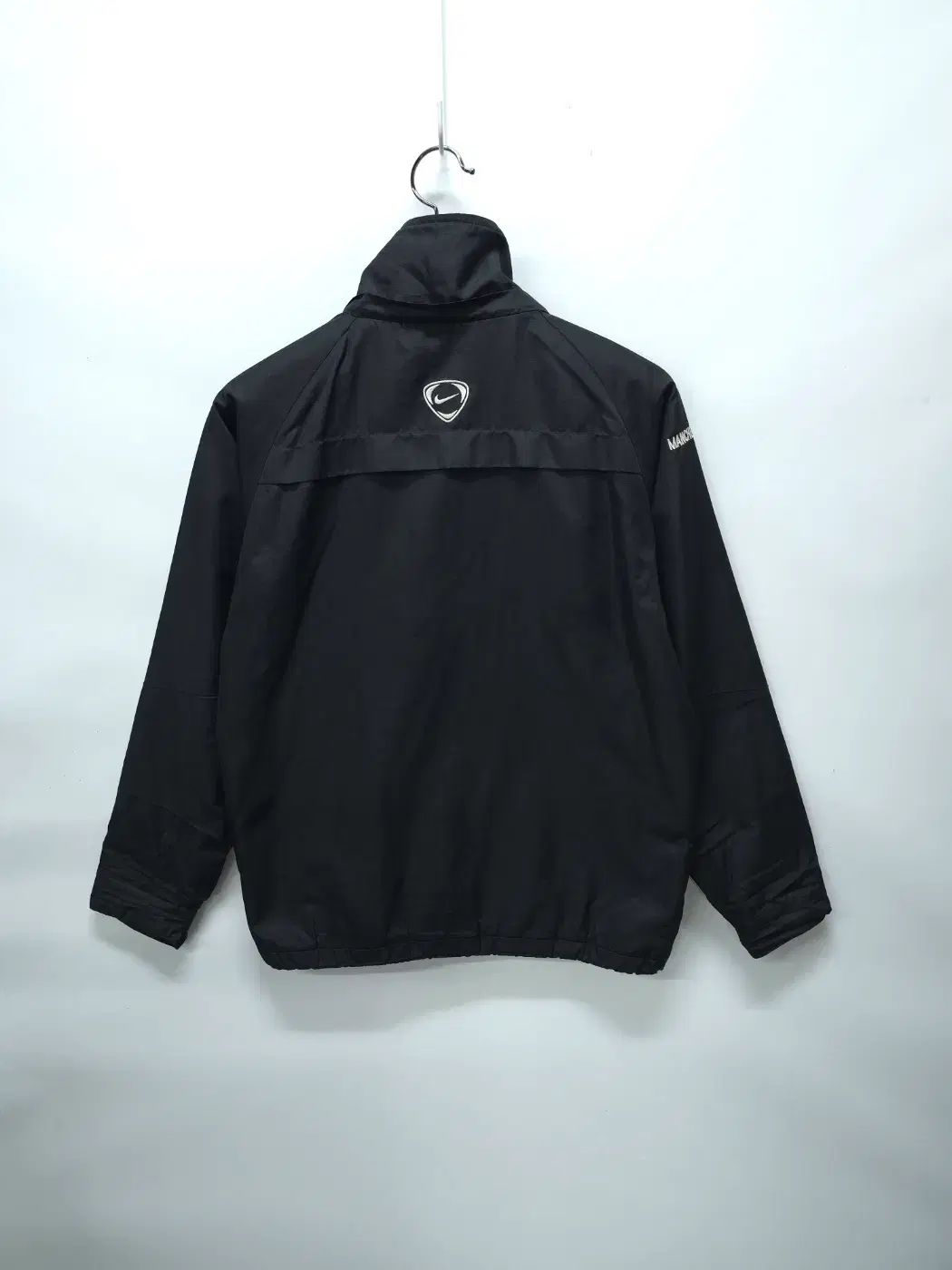 ナイキ オールドスクール マンチェスター・ユナイテッドFC ウィンド