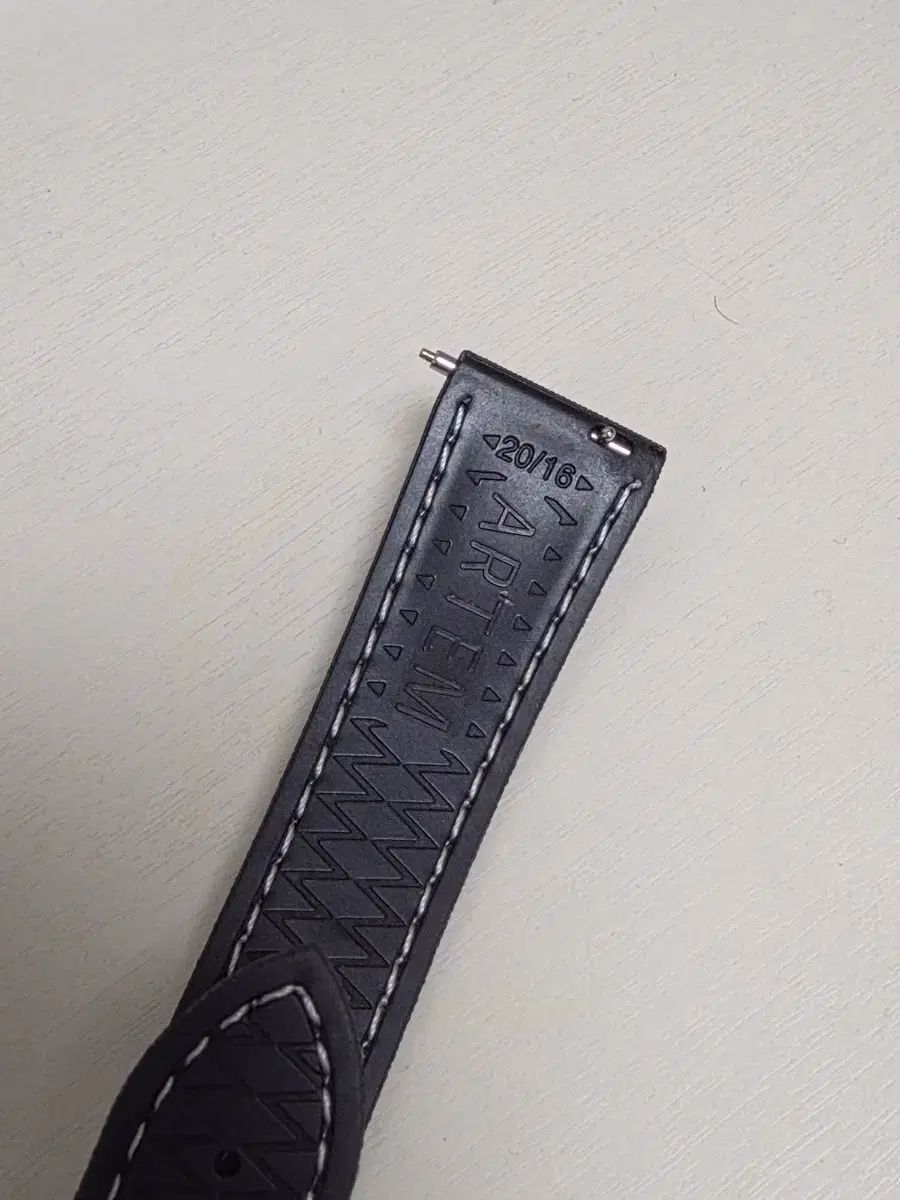 アルテム ハイブリッド ラバーストラップ 20 16
