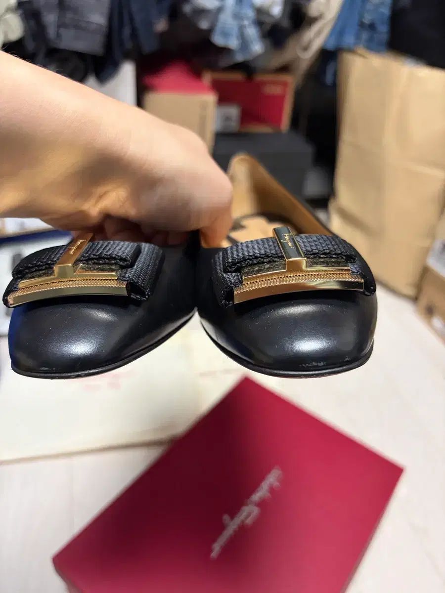 実際に着用2回 フェラガモ フラットシューズ ブラック 7 C 240-245