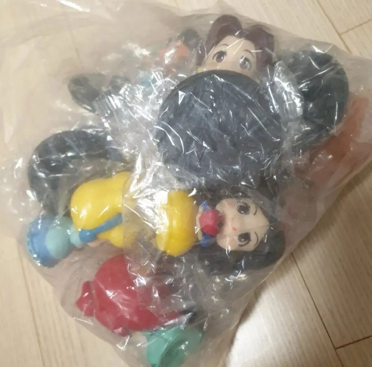 Disney フィギュア新品未開封。 ディズニープリンセスのミニフィギュアが登場！ガシャポン®で楽しむ新