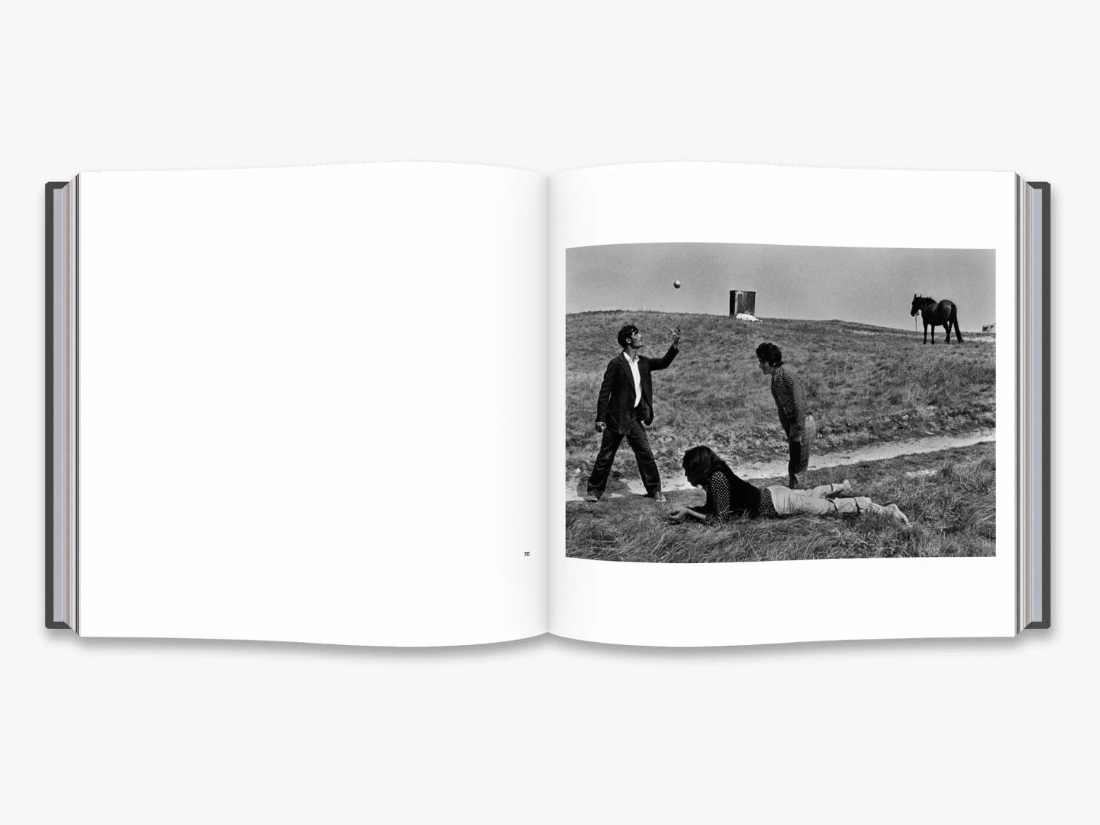 新刊・未開封）Josef Koudelka: Exiles - メルカリ