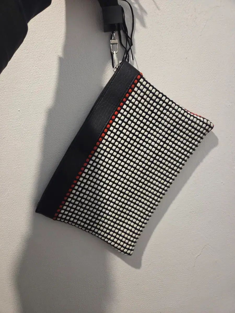 レッド 白 パータン クラッチバッグ