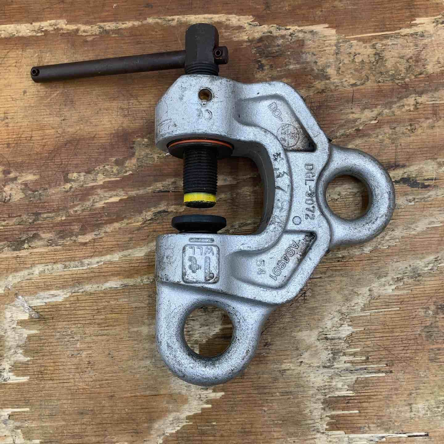 イーグル ねじ式全方向クランプSBB-1T【柏店】