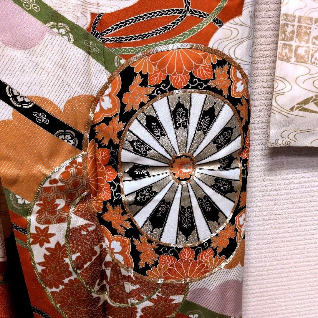 WNG06.オレンジ色系の正絹振袖 金彩金駒大波・雲と花模様逸品 - メルカリ