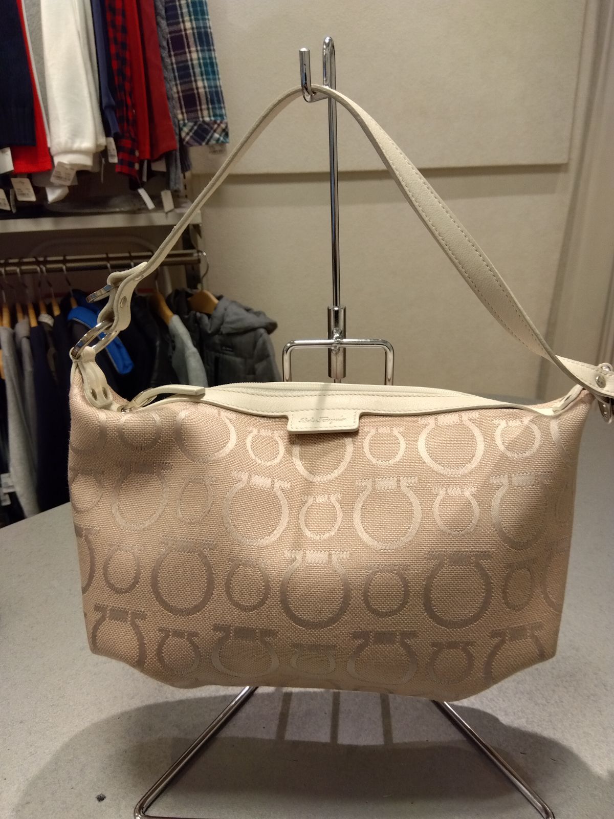 M 4 フェラガモ ミニバッグ ピンク