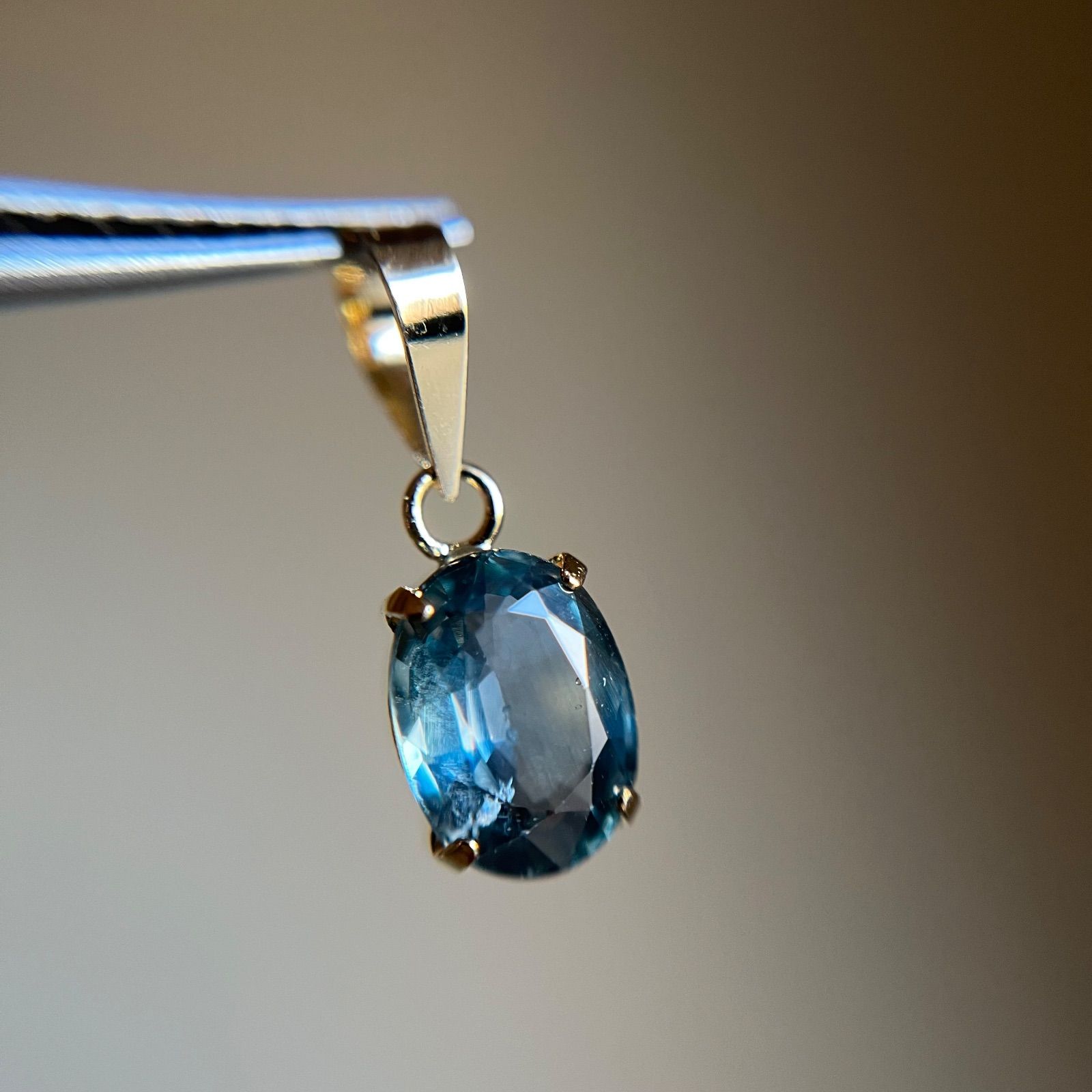 K18YG 天然石グリーンサファイア　ペンダントトップ　 green sapph K18YG 天然石グリーンサファイア ペンダントトップ green sapphire