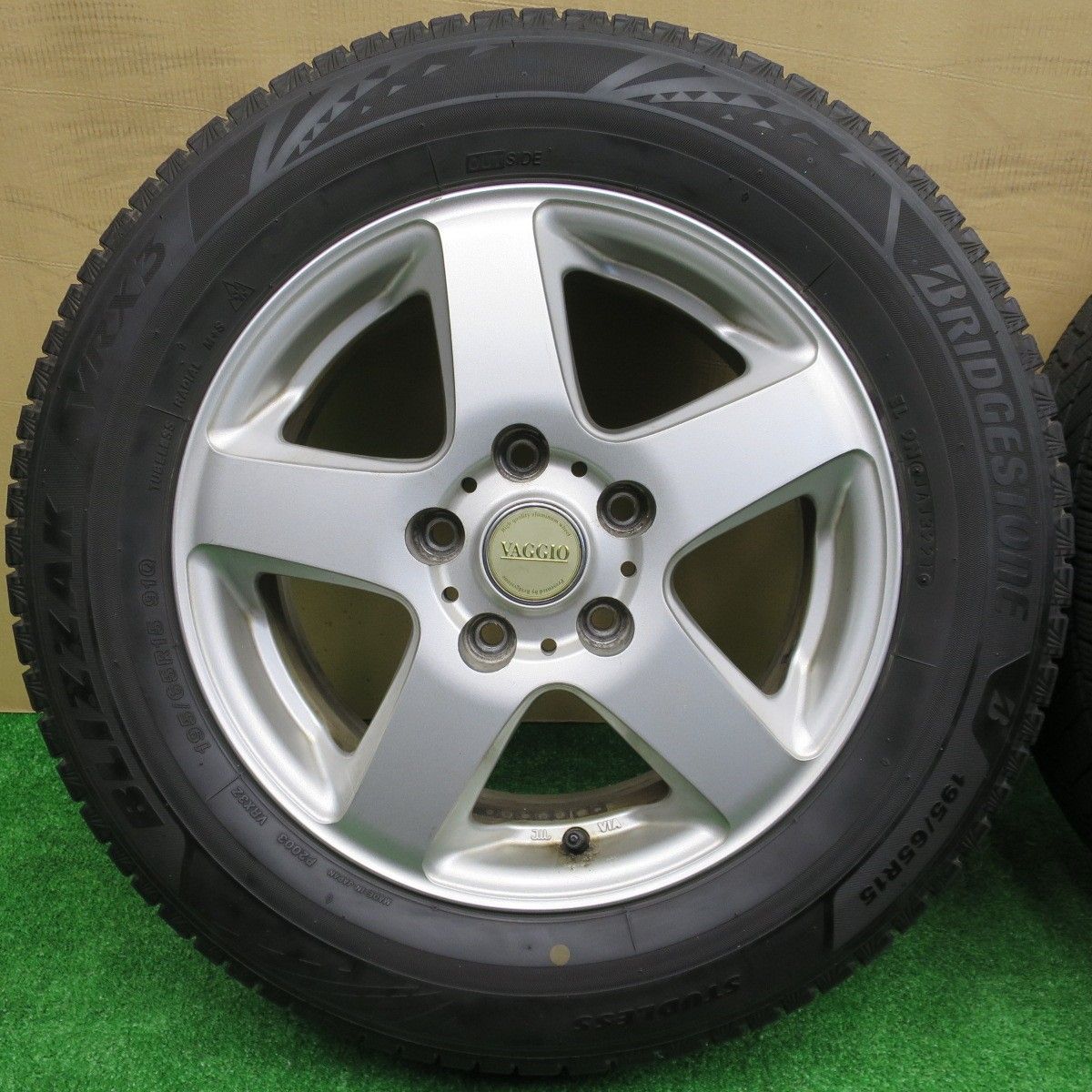 4本価格 21年 スタッドレス 195 65 R 15 ブリヂストン ブリザック VRX 3 VAGGIO ヴァッジオ 15インチ PCD 114 5 H ス