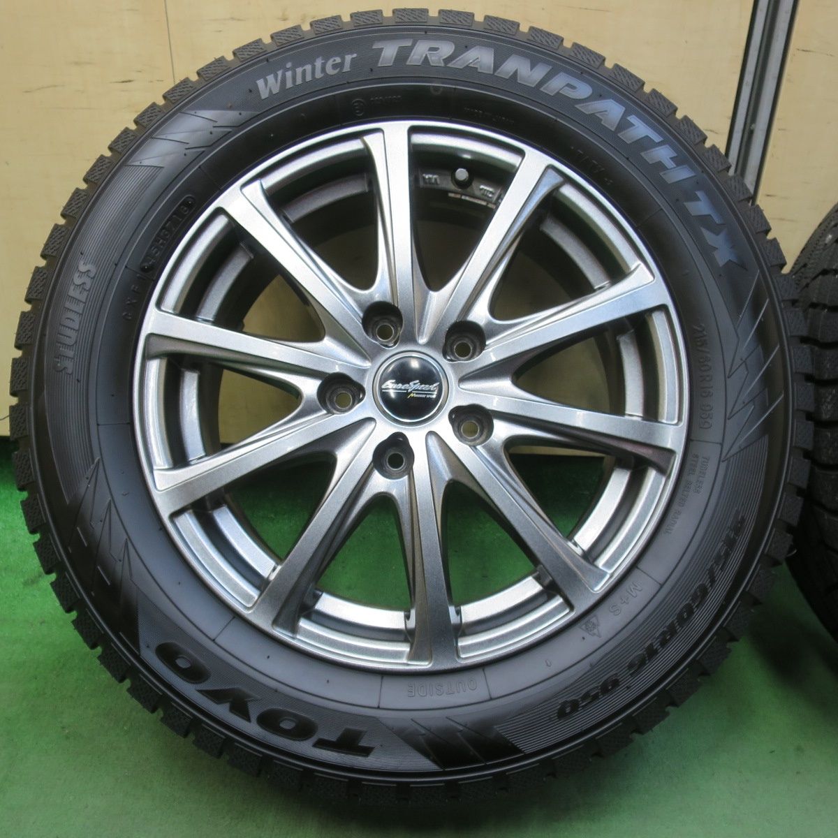 キレイ スタッドレス 215 60 R 16 トーヨー ウインター トランパス TX EuroSpeed MANARAY SPORT ユーロスピード 16インチ PCD 114 3 5 H 5120907イス