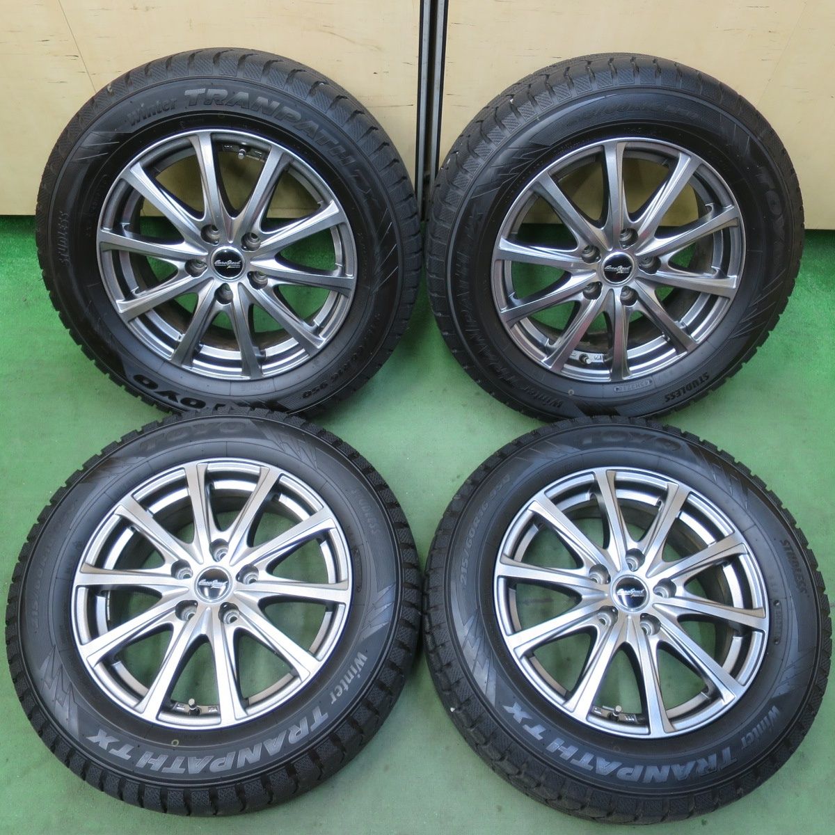 キレイ スタッドレス 215 60 R 16 トーヨー ウインター トランパス TX EuroSpeed MANARAY SPORT ユーロスピード 16インチ PCD 114 3 5 H 5120907イス