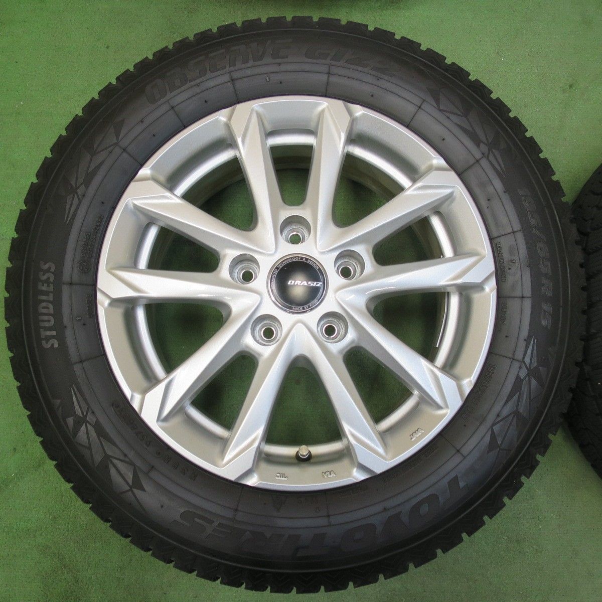  バリ溝 23年 キレイ 9 5分 スタッドレス 195 65 R 15 トーヨー オブザーブ GIZ 2 QRASIZ GC 36 F KOSEI クレイシズ 15インチ PCD 114 3 5 H 5120905イス 15インチ タイヤ ホイールセット