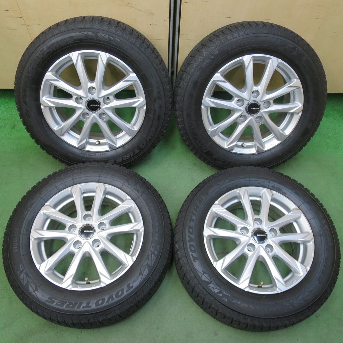 バリ溝 23年 キレイ 9 5分 スタッドレス 195 65 R 15 トーヨー オブザーブ GIZ 2 QRASIZ GC 36 F KOSEI クレイシズ 15インチ PCD 114 3 5 H 5120905イス