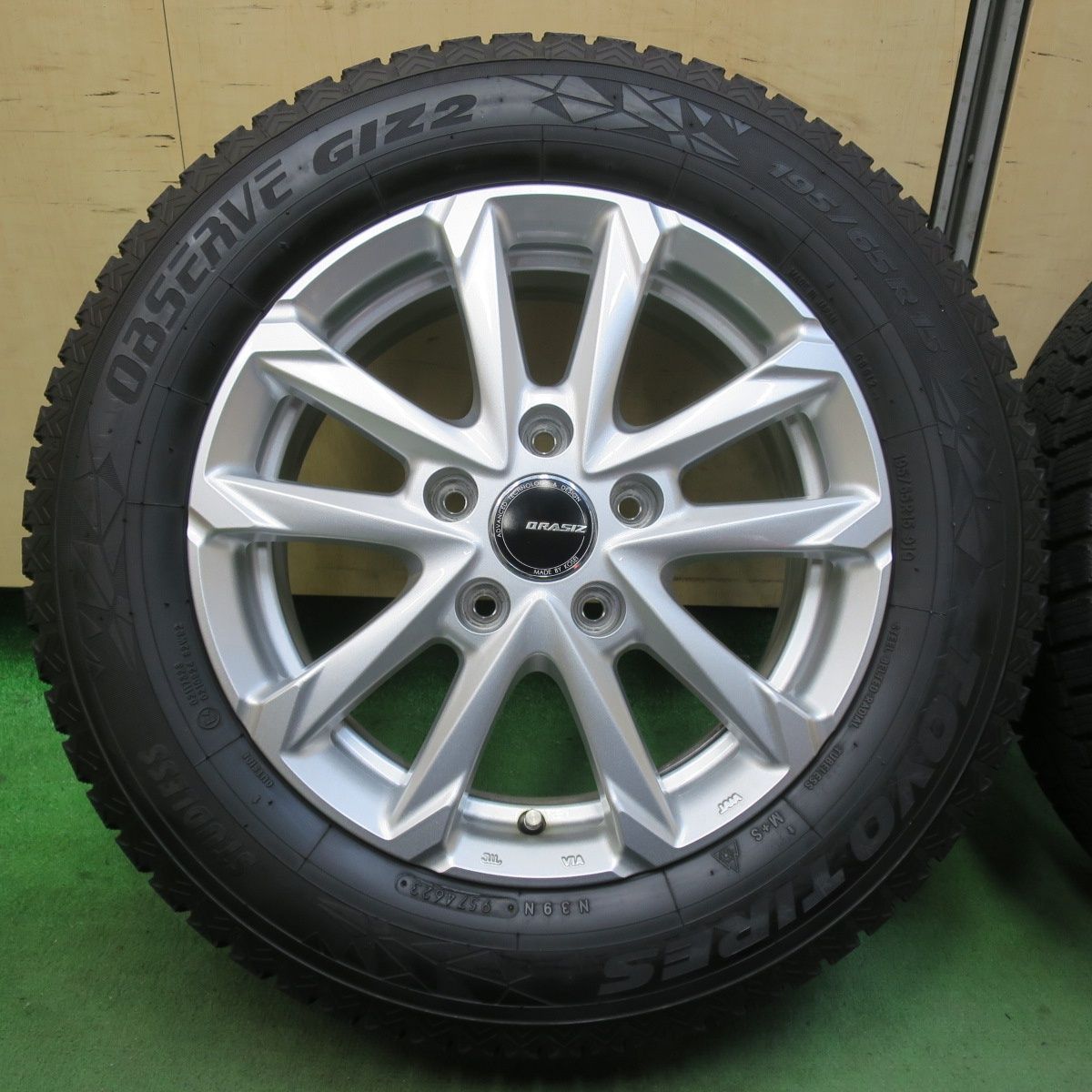 バリ溝 23年 キレイ 9 5分 スタッドレス 195 65 R 15 トーヨー オブザーブ GIZ 2 QRASIZ GC 36 F KOSEI クレイシズ 15インチ PCD 114 3 5 H 5120905イス