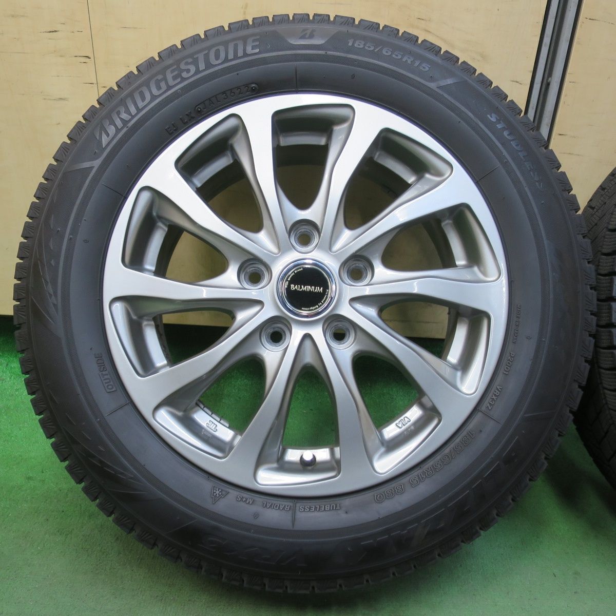 バリ溝！22年！キレイ！8.5分☆スタッドレス 185/65R15 ブリヂストン