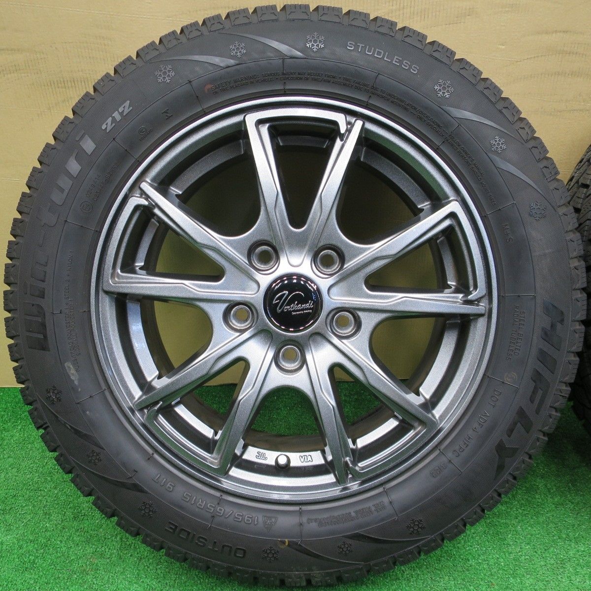 バリ溝 22年 キレイ ほぼ10分 スタッドレス 195 65 R 15 ハイフライ Win turi 212 Verthandi ヴェルザンディ ヴェルサンディ 15インチ PCD 114 3 5 H ス