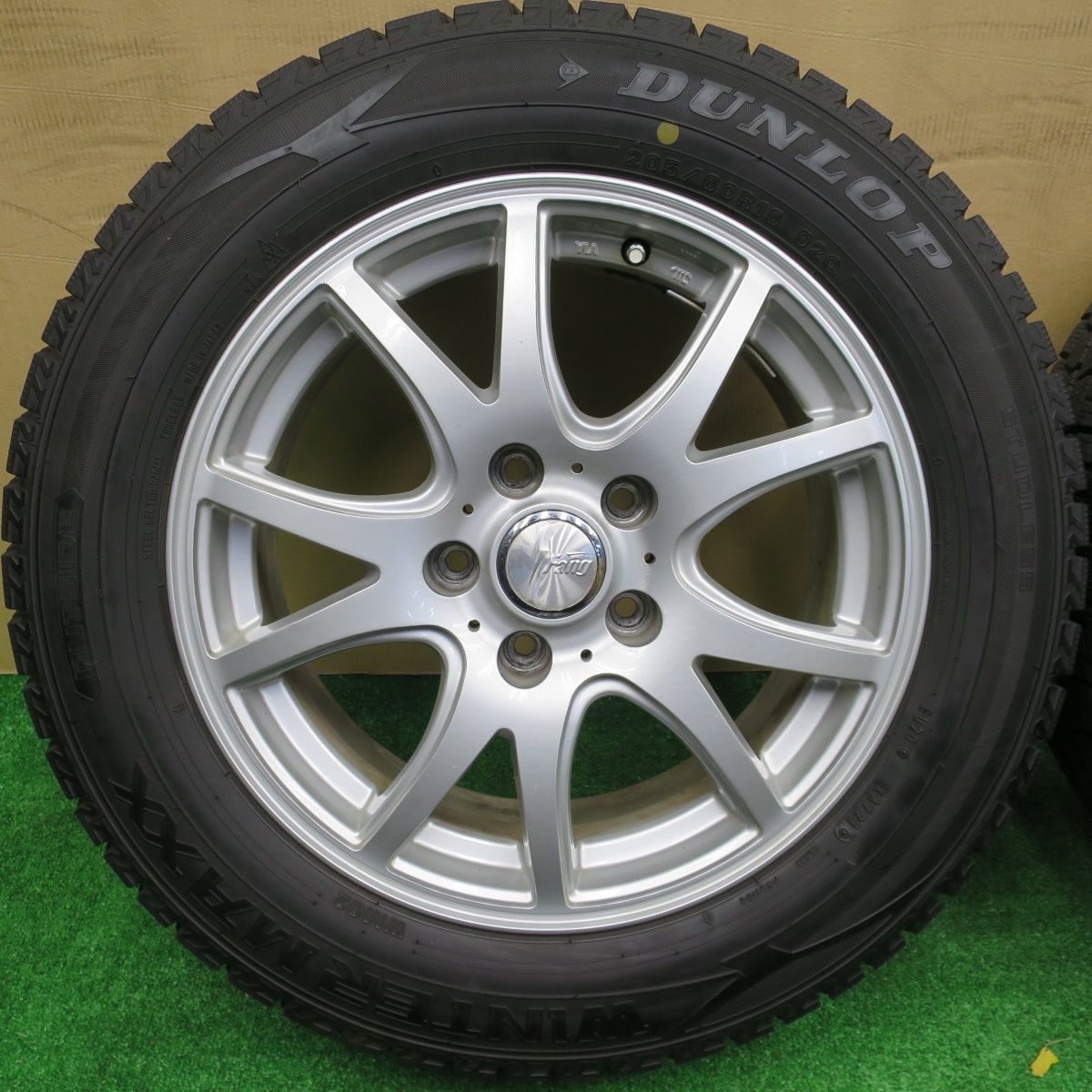 バリ溝 21年 9 5分 スタッドレス 205 60 R 16 ダンロップ ウインターマックス WM 02 Fang ファング 16インチ PCD 114 3 5 H ス