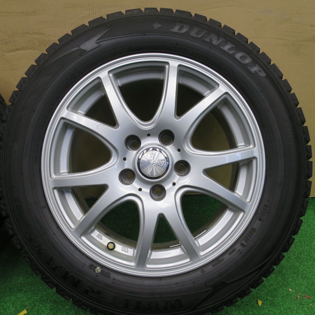  バリ溝 21年 9 5分 スタッドレス 205 60 R 16 ダンロップ ウインターマックス WM 02 Fang ファング 16インチ PCD 114 3 5 H ス 16インチ タイヤ ホイールセット