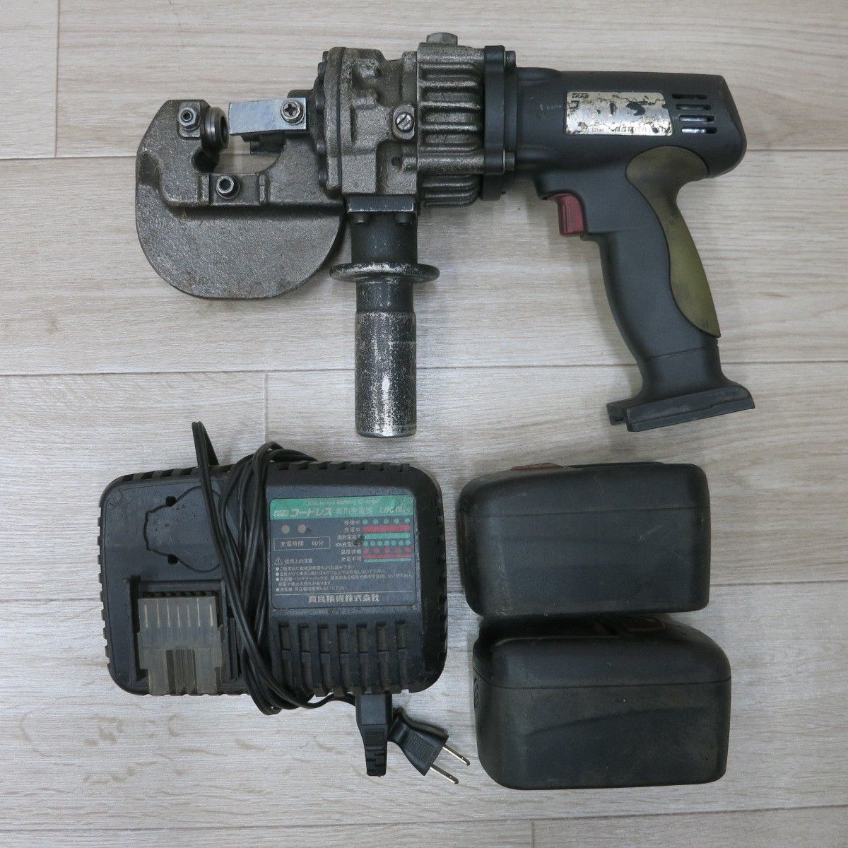 バッテリー 付き イクラ コードレス パンチャー IS MP 15 L IKURA 電動 工具 充電式 切断機 育良精機