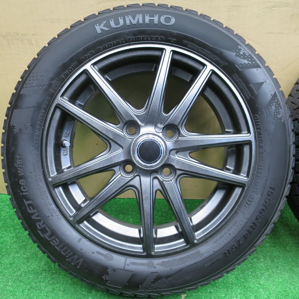 155/65R14 スタッドレス バリ溝 深溝 22年式 バリ溝！22年！キレイ！9.5分☆スタッドレス 155/65R14 クムホ