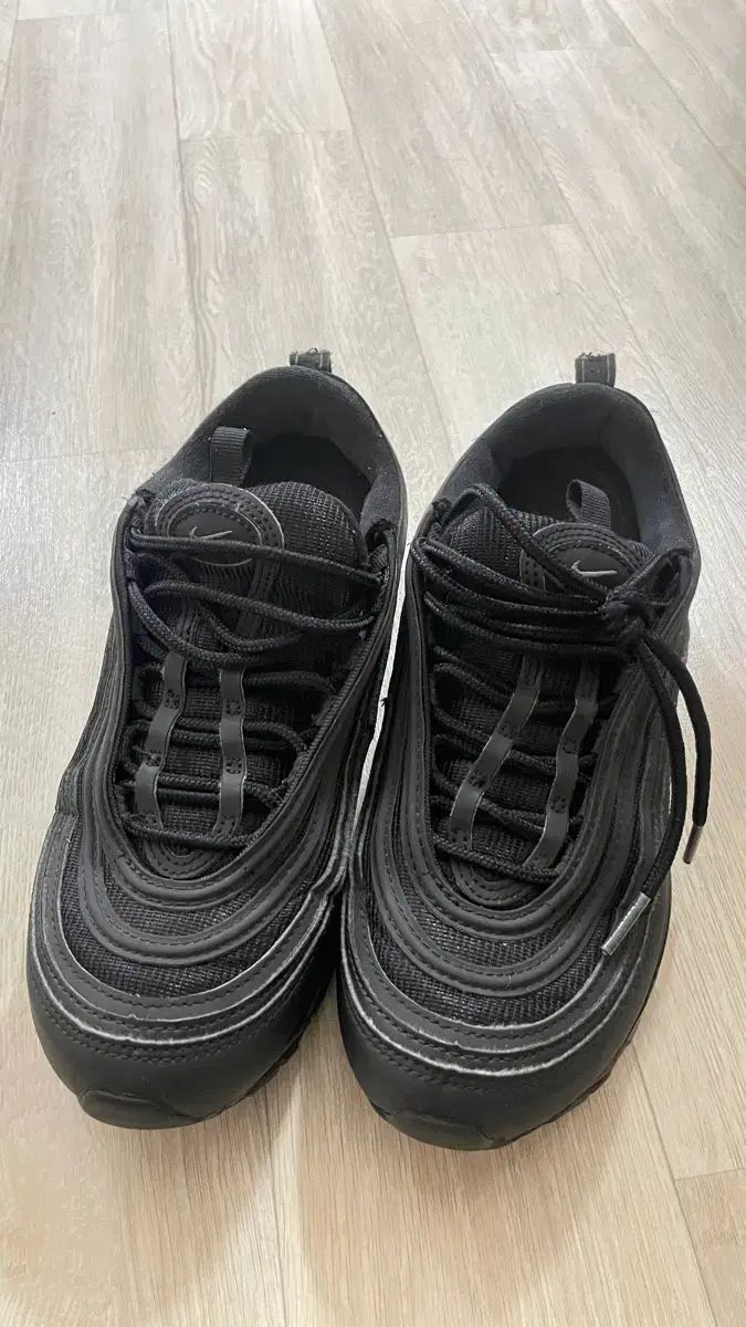 ナイキ エアマックス 97 トリプル ブラック ランニングシューズ